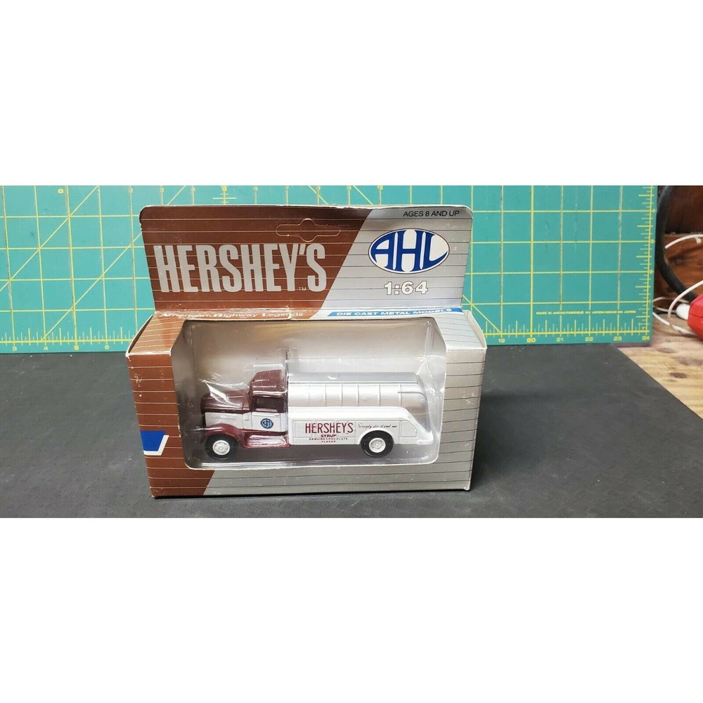New in box AHL American Highway Legends Peterbilt 260
